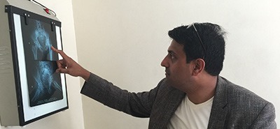 Dr Hosalkar making teaching points during his International Visiting Professorship