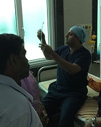 Dr Hosalkar examining patients with Dr Rajkumar at Ganga Hospital, Coimbatore.