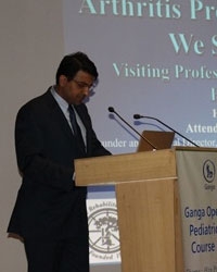 Dr Hosalkar Presenting ‘AO-Visiting Professor’